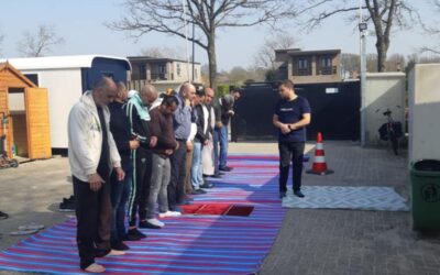 Impressie begeleiding diverse reguliere gebeden (verplichte gebeden) op de begraafplaats. (2022)